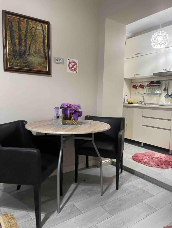 Warm Apartment In The Center Of Tirana City Esterno foto